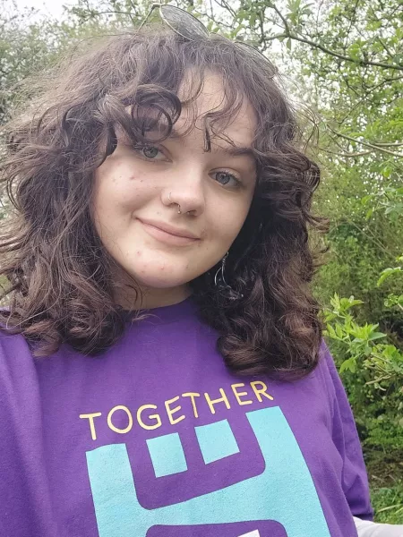 daisy in a young epilepys t shirt