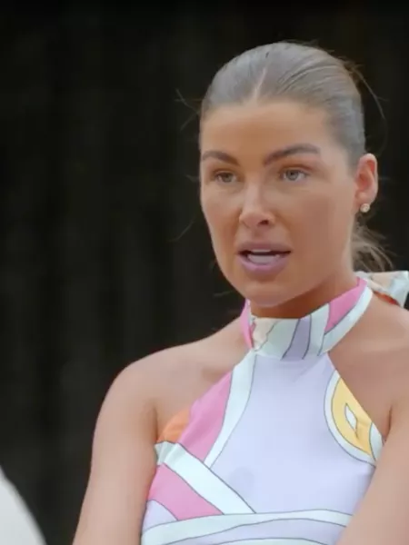 Becks, of 'The Only the Essex', talks with her friends about epilepsy.